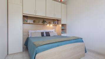 2 bedrooms, iron/ironing board