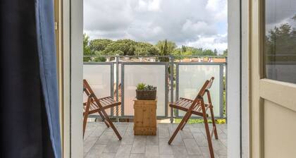 GuestHost - Lido Beach Escape with Balcony x5!