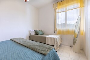 2 Schlafzimmer, Bügeleisen/Bügelbrett
