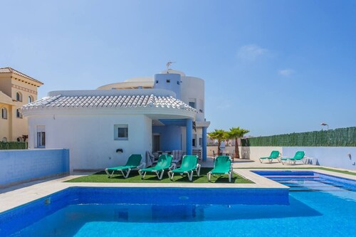 Villa with private pool by the Mediterranean