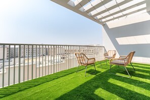 Terrace/patio - New 1 BR with 2 Balconies Near Circle Mall Luma22 West Tower (Dubai)