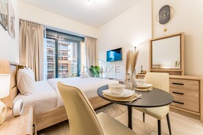 Coffres-forts dans les chambres, fer et planche à repasser