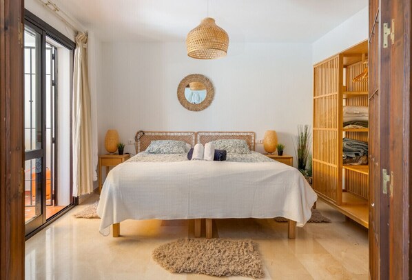 2 bedrooms, desk, iron/ironing board, free WiFi