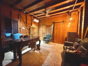 TV - Krak-Inn | Holbox | Pet Friendly | D2 (Holbox)