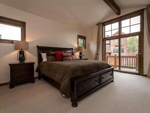 3 slaapkamers, een strijkplank/strijkijzer, reisbedje, wifi