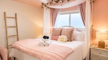 3 bedrooms, desk, iron/ironing board, travel crib