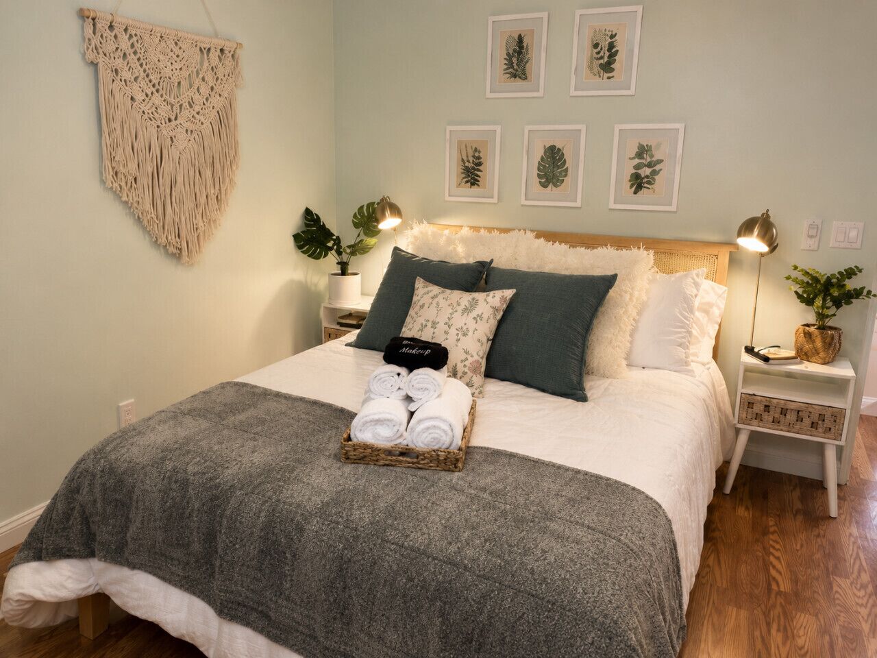 3 Schlafzimmer, Schreibtisch, Bügeleisen/Bügelbrett, Reisekinderbett