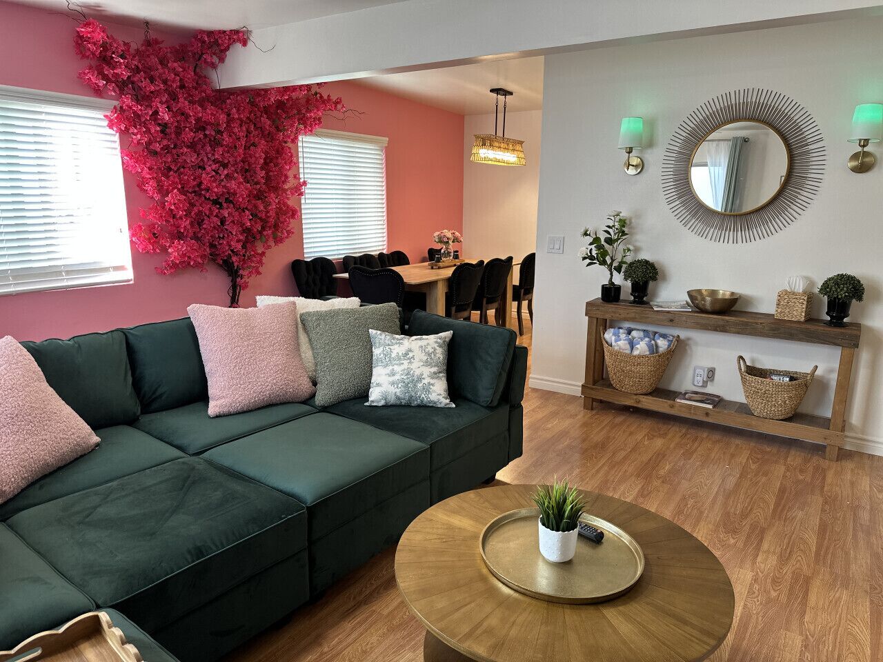 智能电视、桌上足球、办公室