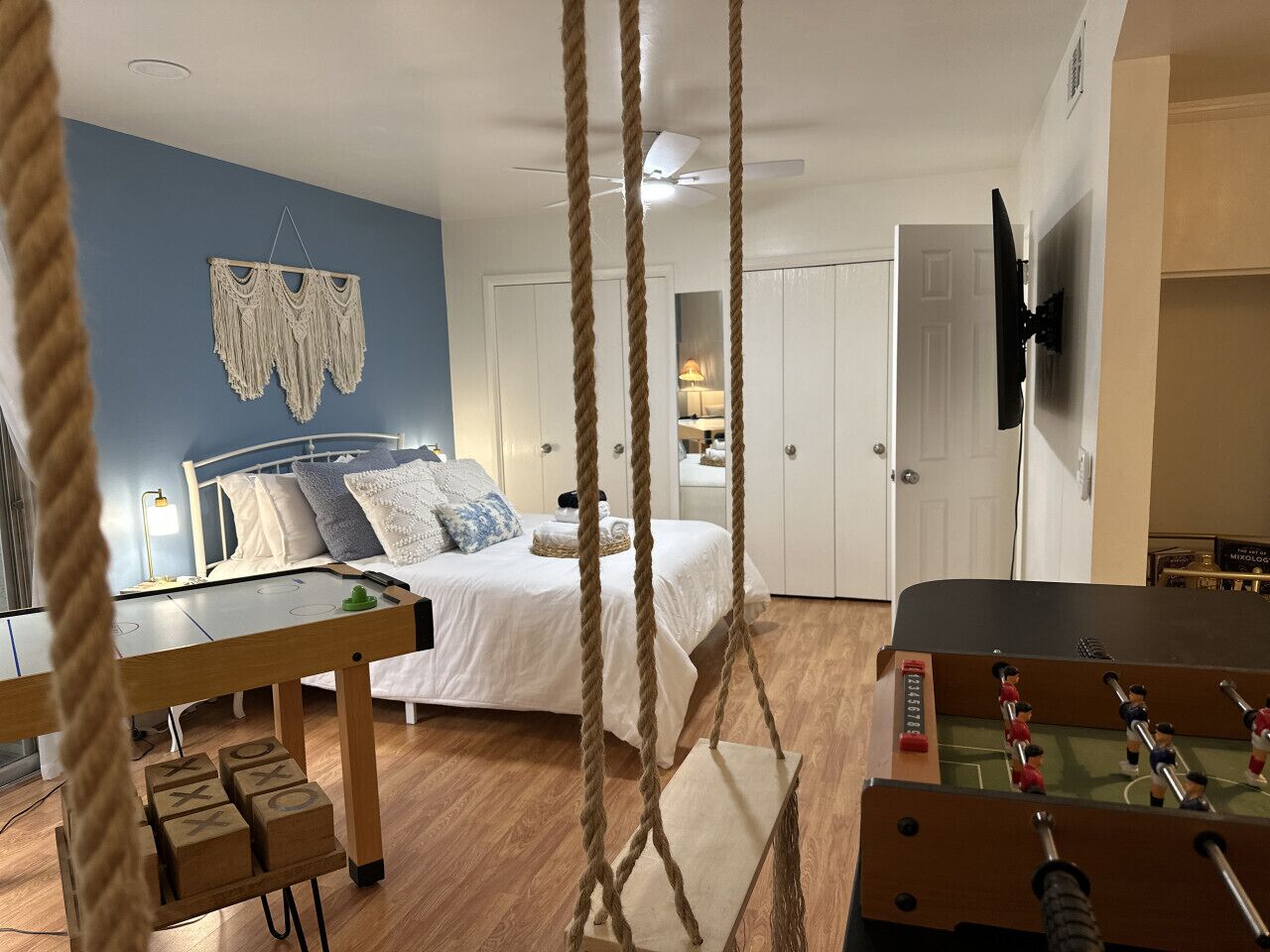 3 bedrooms, desk, iron/ironing board, travel cot