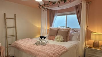 3 bedrooms, desk, iron/ironing board, travel crib