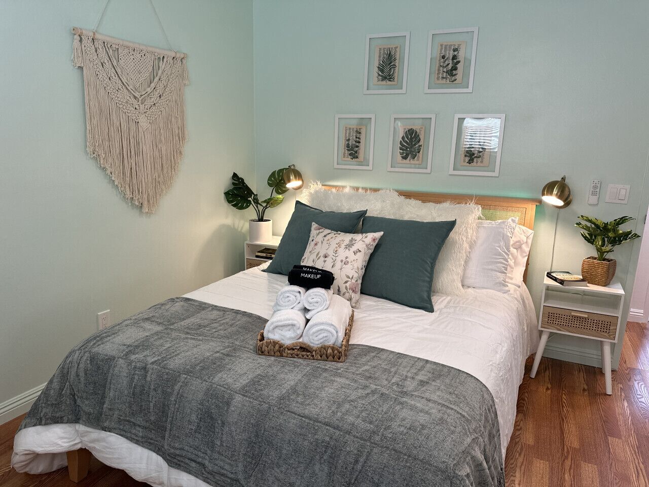 3 Schlafzimmer, Schreibtisch, Bügeleisen/Bügelbrett, Reisekinderbett