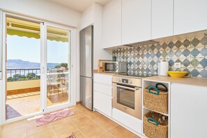 Refrigerador, microondas, horno, placa de cocina