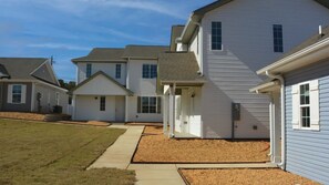 Exterior - Landing | Amazing 2BD, Courtyard, Pool (Madison)