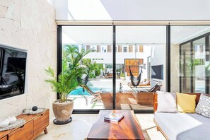 TV - Luxury & Spacious Villa 24 guest w/ Concierge (Tulum)