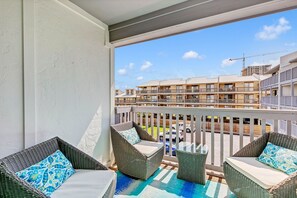 Property grounds - Orange Beach Oasis - Old River Front with 1 minute walk to beach! (Orange Beach)