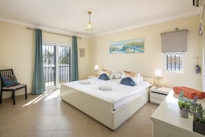 5 habitaciones y tabla de planchar con plancha