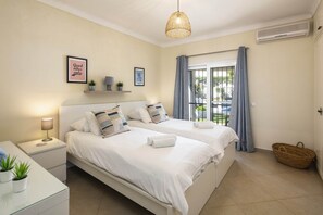 5 chambres, fer et planche à repasser