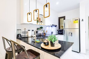 Fridge, microwave, oven, stovetop