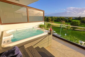 Bañera de hidromasaje exterior