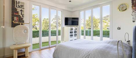 2 室のベッドルーム、WiFi (無料)、ベッドシーツ