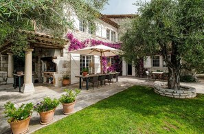 Outdoor dining - Bastide Blanche - Five Bedroom Villa, Sleeps 12 (Vence)