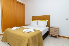 2 chambres, fer et planche à repasser, Wi-Fi gratuit, draps fournis
