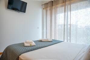 2 chambres, fer et planche à repasser, Wi-Fi gratuit, draps fournis