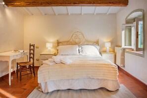 7 bedrooms, iron/ironing board, Internet, bed sheets