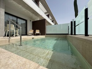 Suite Dúplex 2 Dormitorios Swim Up | Pool | 2 outdoor pools, pool umbrellas, sun loungers - Coral Cotillo Reef (La Oliva)