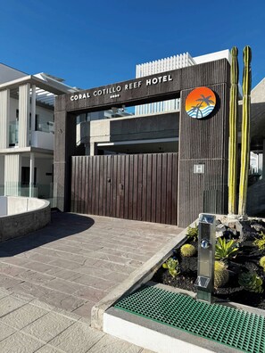 Exterior detail - Coral Cotillo Reef (La Oliva)