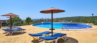 El Refugio Country House with Pool, BBQ, Mountain Views and Wi-Fi in Natural Park