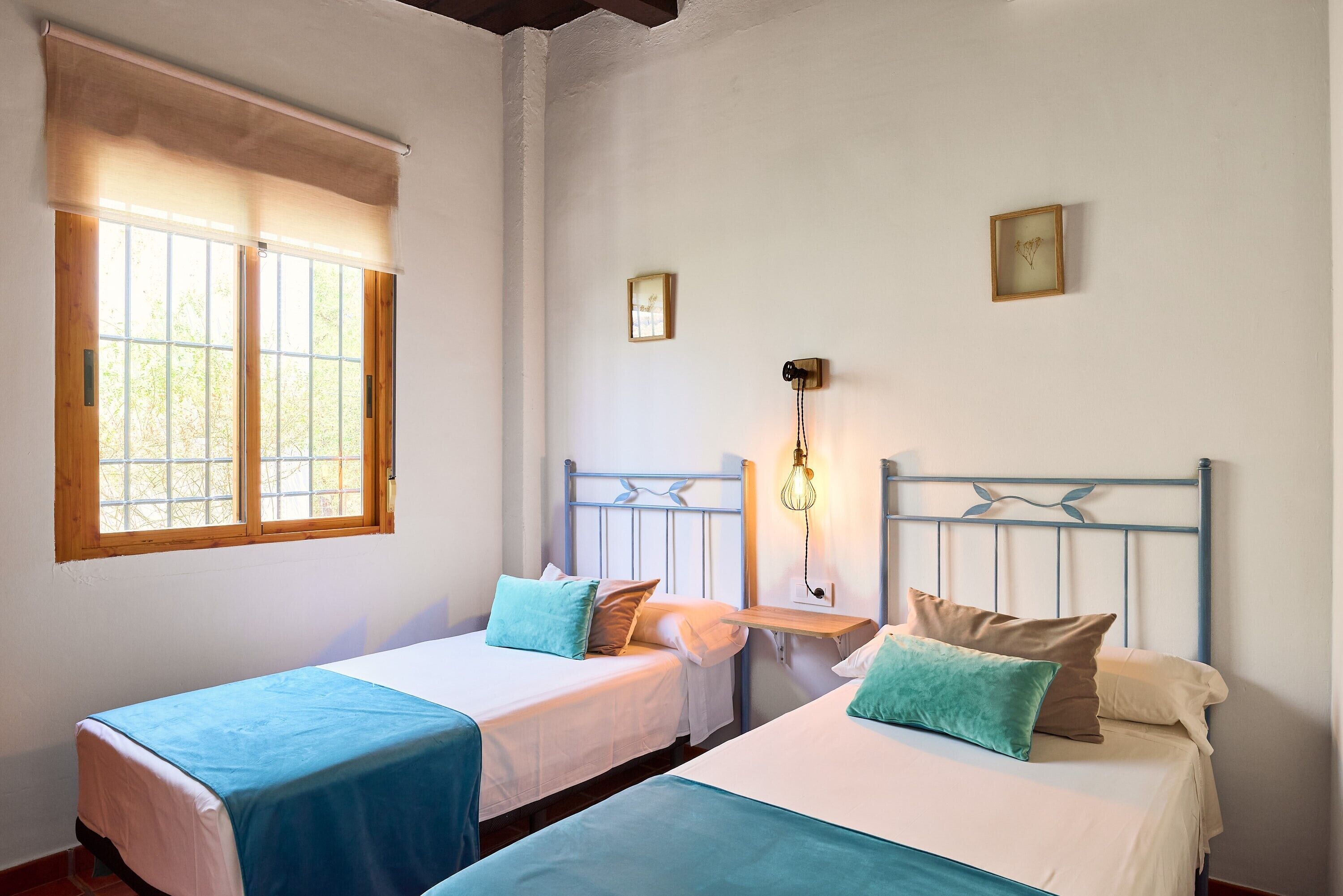 2 habitaciones, tabla de planchar con plancha y wifi gratis 