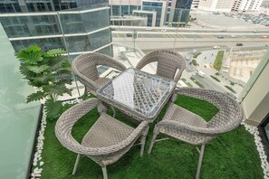 Unclassified image, 5 of 43, button