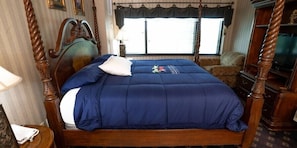 Master Suite | In-room safe, blackout drapes, iron/ironing board, free WiFi