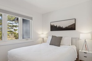 7 soverom, skrivebord, wi-fi (inkludert) og sengetøy