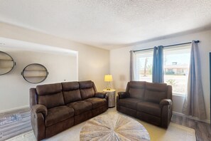 Télévision, table de tennis de table