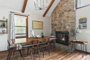 Dining - Charming Cottage w/ Hot Tub, 3 Min to Marina (Smithville)