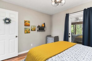 3 bedrooms, iron/ironing board, WiFi, bed sheets