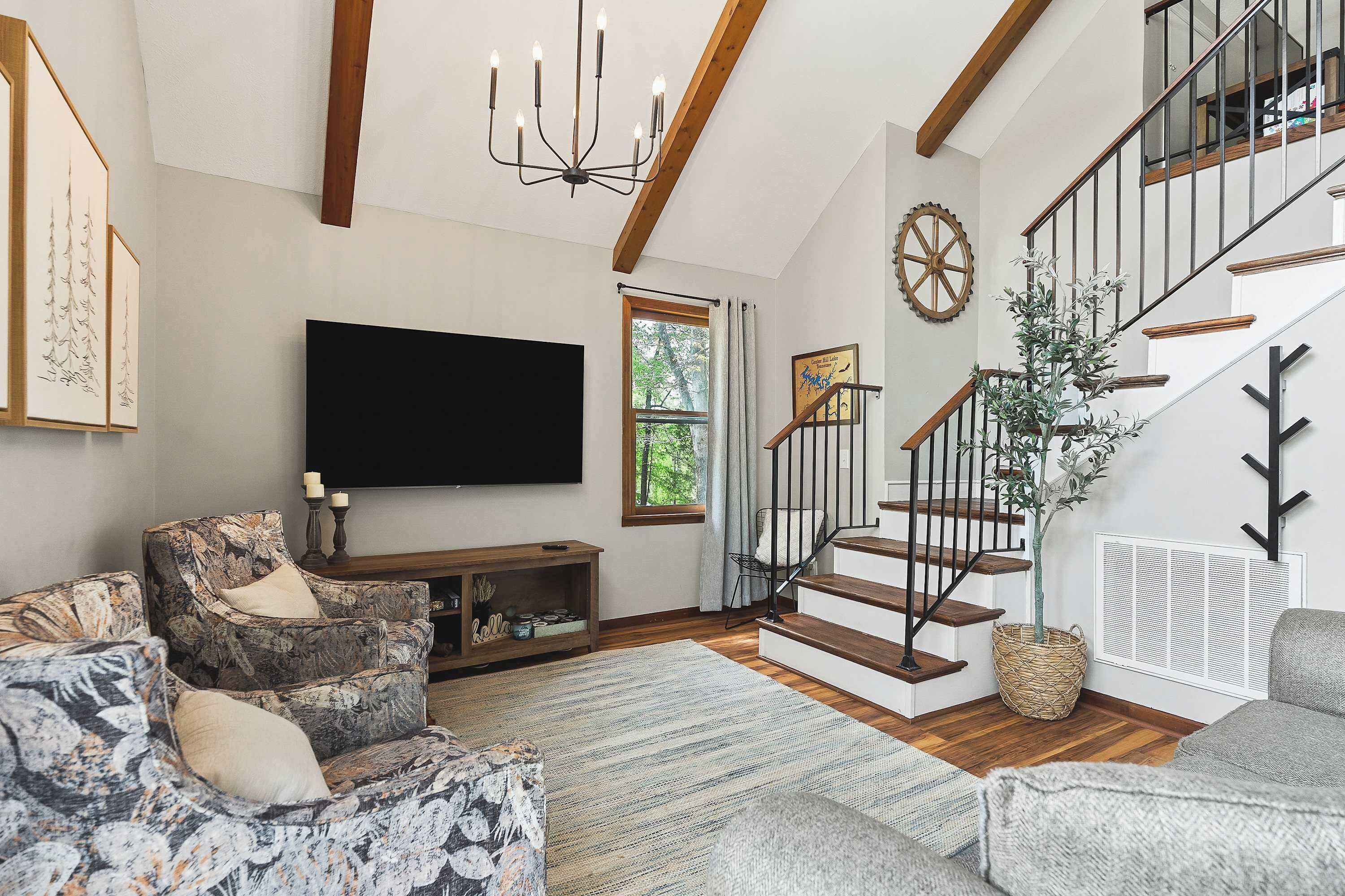 Televisor, llar de foc, videojocs i oficines 