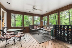TV, fireplace, video games, offices - Charming Cottage w/ Hot Tub, 3 Min to Marina (Smithville)