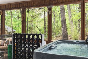 Outdoor spa tub - Charming Cottage w/ Hot Tub, 3 Min to Marina (Smithville)
