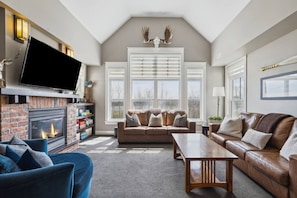 TV, fireplace