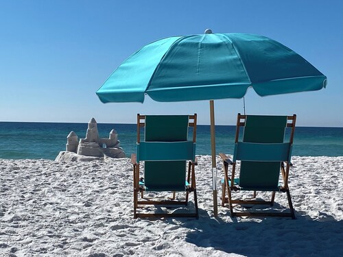 Beachfront, Great views, Chair & Umbrella svc included, Balcony, 7 Day discount.