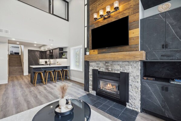 Interior - Newly Renovated Chateau Ridge Condo on Ski Run - Unit 211 (The Blue Mountains)