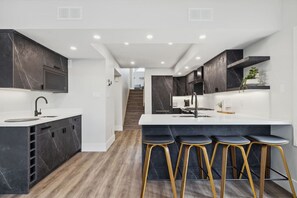 Fridge, microwave, oven, stovetop - Newly Renovated Chateau Ridge Condo on Ski Run - Unit 211 (The Blue Mountains)