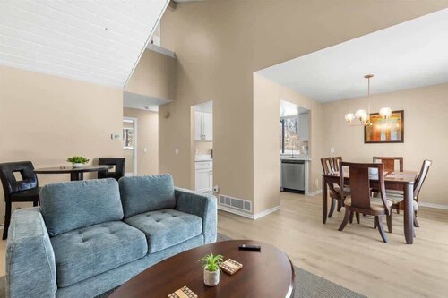 NEW Corp/Bus Townhome New Hudson