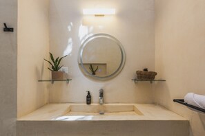 Towels - Stylish Home in Downtown Merida – A Serene Escape with Great Access (Mérida)
