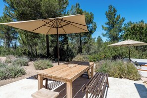 Outdoor dining - Villa Can Secorrat with swimming pool (Ibiza)