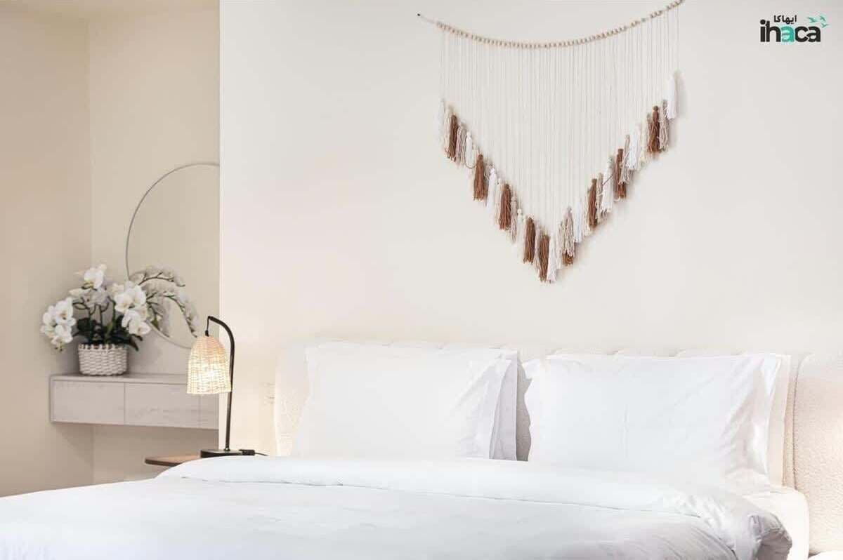 1 habitación, tabla de planchar con plancha, cuna de viaje y wifi 