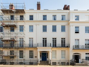 Exterior - Luxury 2Bed In The Heart Of Leamington w/ Parking - Pass the Keys (Leamington Spa)